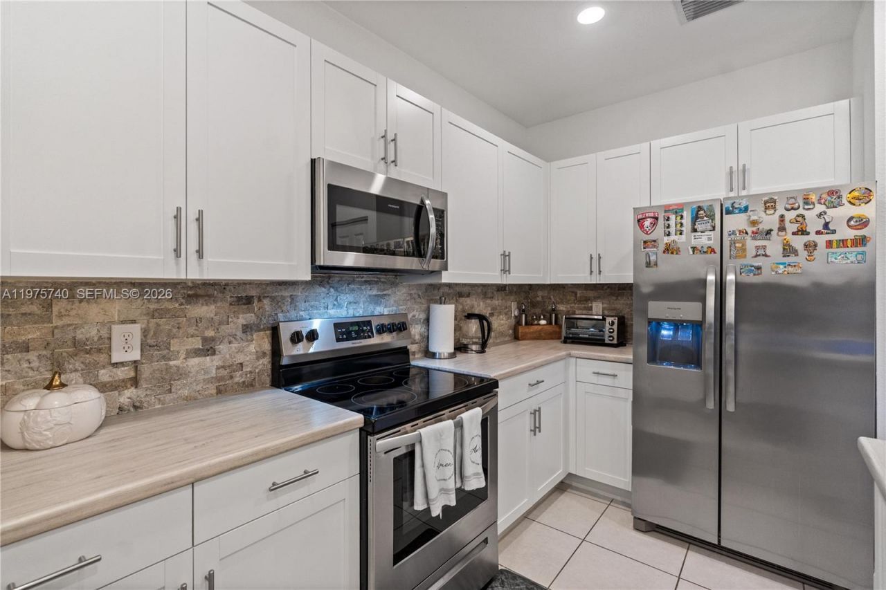 21018 NE 8th Ave, Unit 21018, Miami, FL 33179 Photo