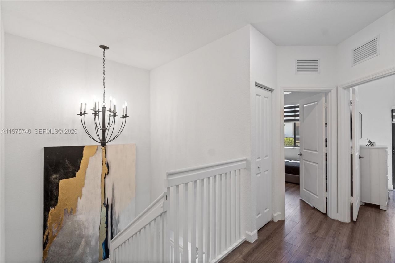 21018 NE 8th Ave, Unit 21018, Miami, FL 33179 Photo