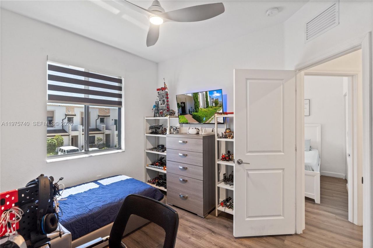 21018 NE 8th Ave, Unit 21018, Miami, FL 33179 Photo