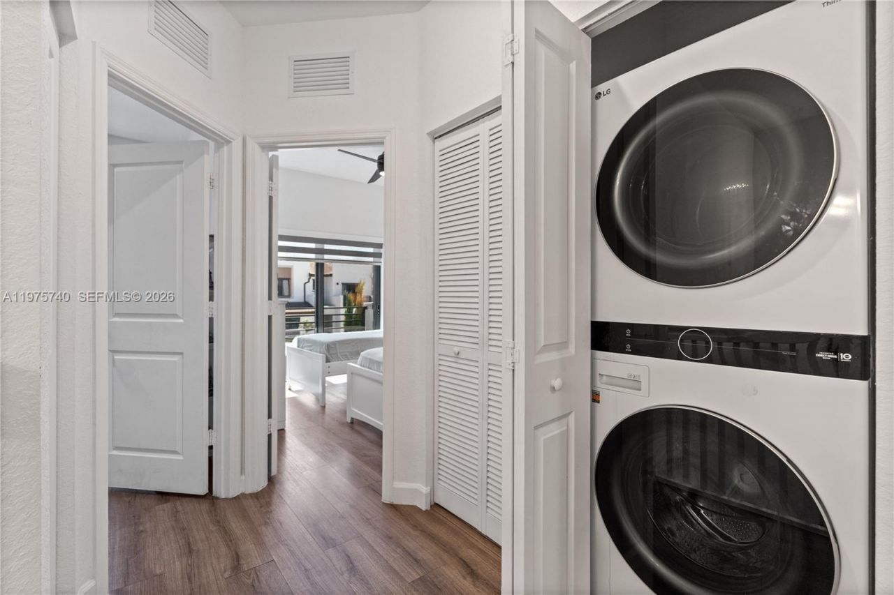 21018 NE 8th Ave, Unit 21018, Miami, FL 33179 Photo