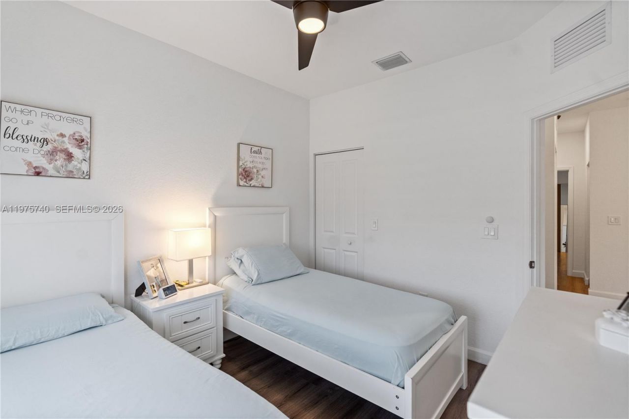 21018 NE 8th Ave, Unit 21018, Miami, FL 33179 Photo