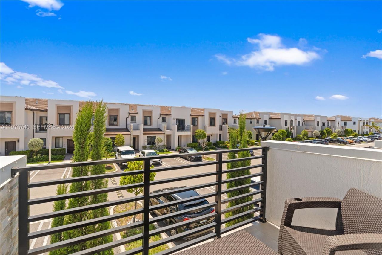 21018 NE 8th Ave, Unit 21018, Miami, FL 33179 Photo