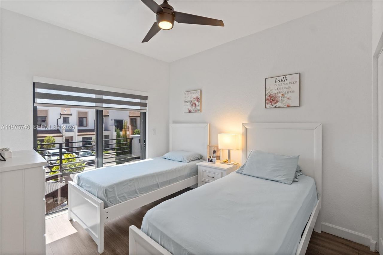 21018 NE 8th Ave, Unit 21018, Miami, FL 33179 Photo