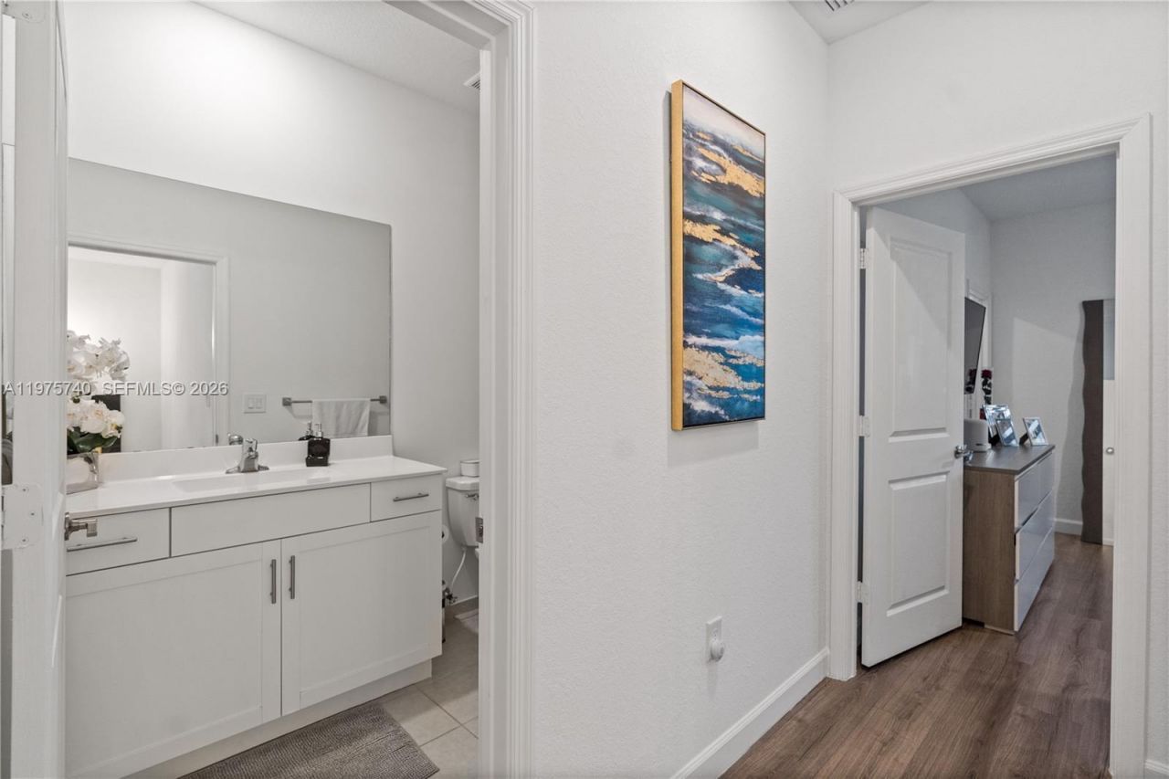 21018 NE 8th Ave, Unit 21018, Miami, FL 33179 Photo