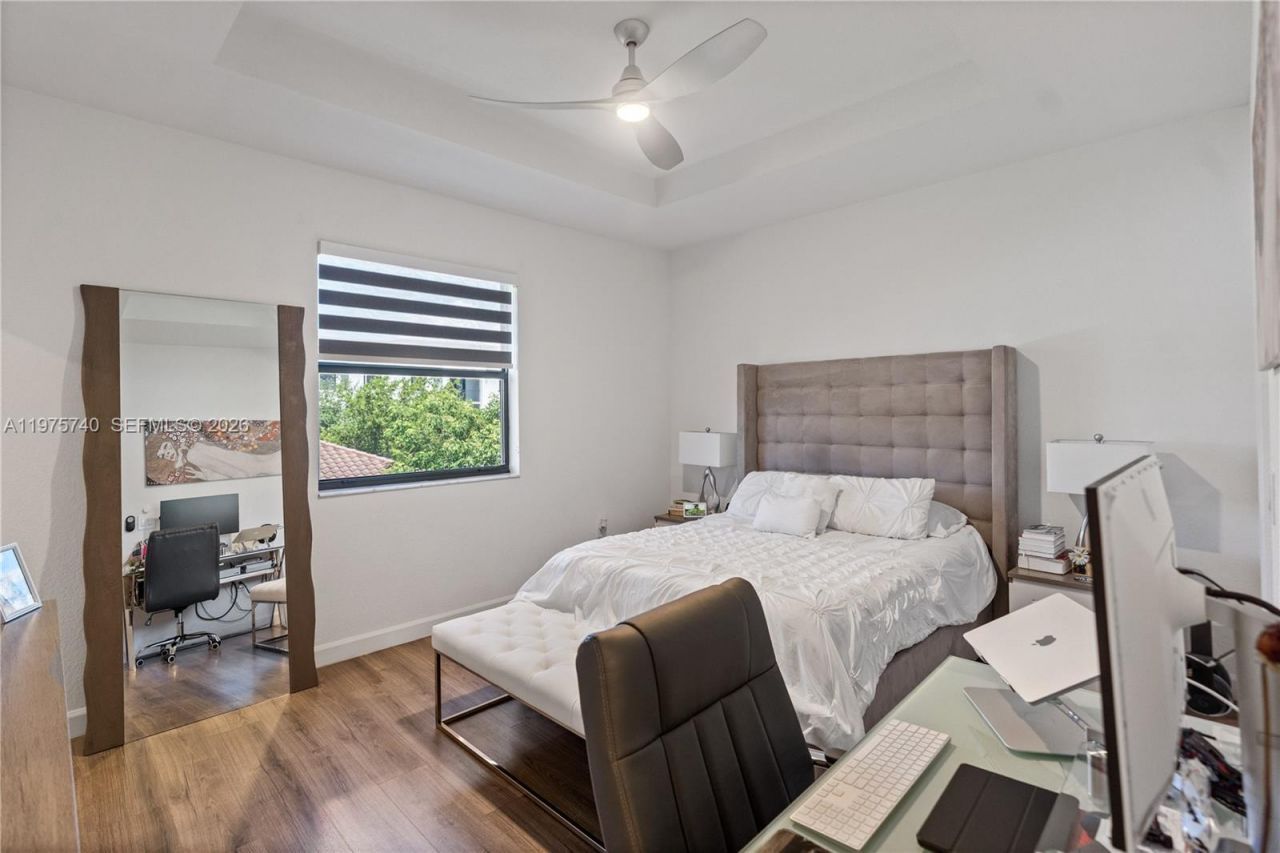 21018 NE 8th Ave, Unit 21018, Miami, FL 33179 Photo