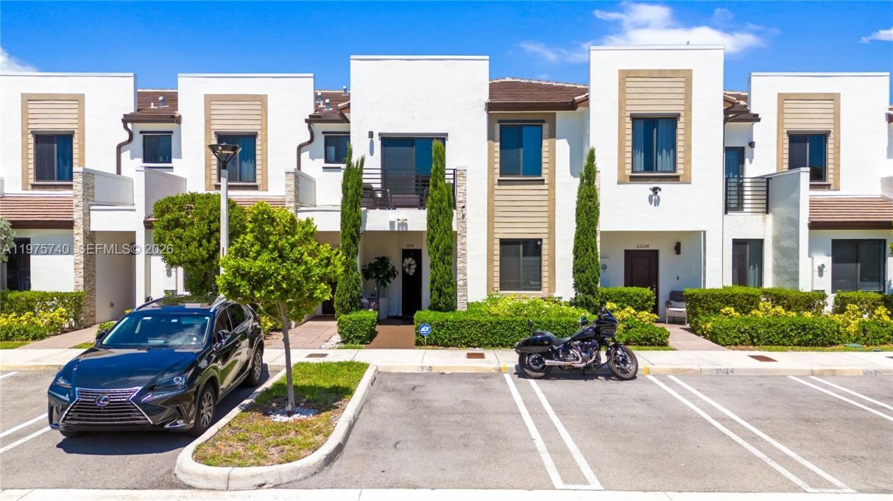 21018 NE 8th Ave, Unit 21018, Miami, FL 33179 Photo
