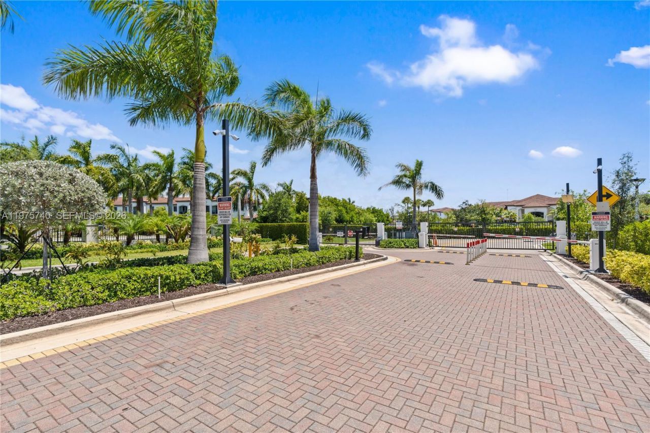 21018 NE 8th Ave, Unit 21018, Miami, FL 33179 Photo