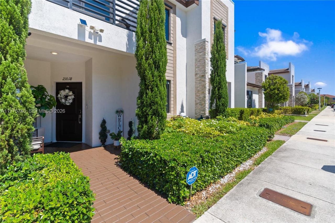 21018 NE 8th Ave, Unit 21018, Miami, FL 33179 Photo