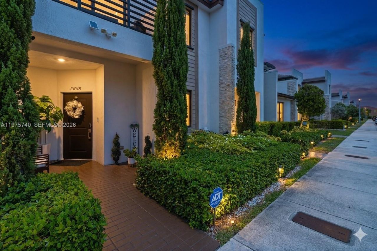 21018 NE 8th Ave, Unit 21018, Miami, FL 33179 Photo