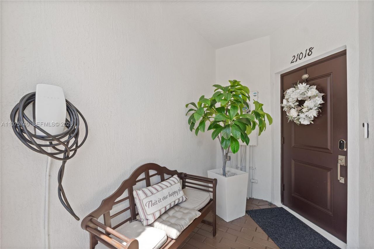 21018 NE 8th Ave, Unit 21018, Miami, FL 33179 Photo