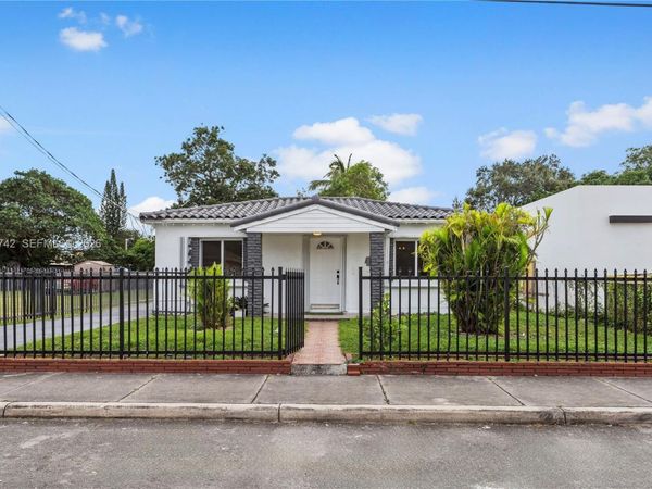 400 NW 47th St , Miami, FL 33127