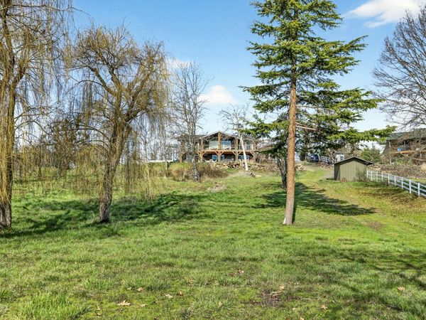 1583 Highway 234, Eagle Point, OR 97524