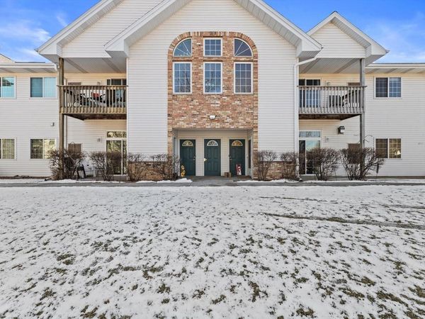 3360 E College AVENUE, Unit 16, Cudahy, WI 53110