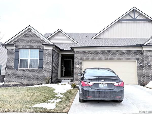 712 W Spaniel Drive, Ann Arbor, MI 48108