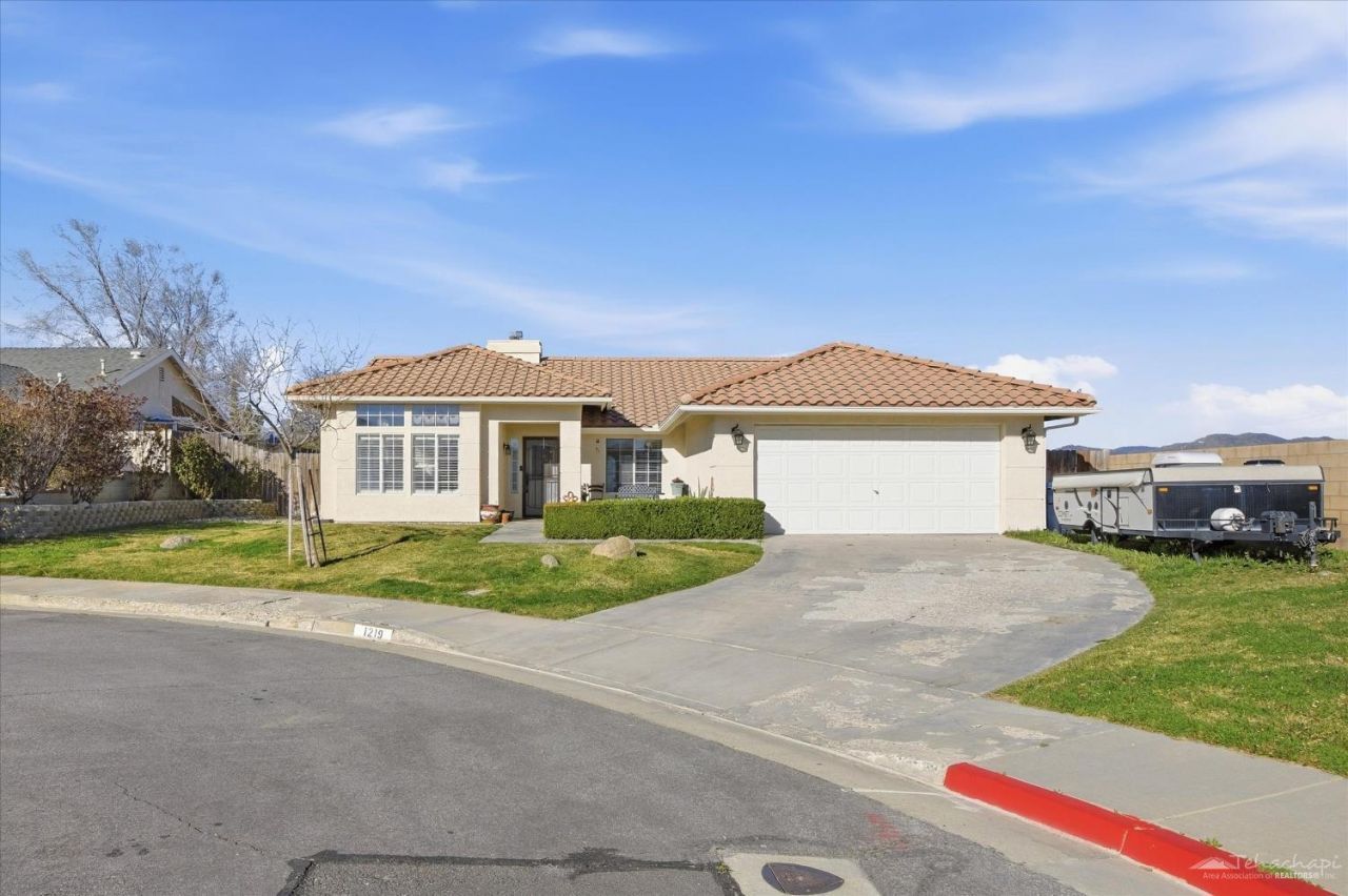1219 Catalpa Ct, Tehachapi, CA 93561 Main Photo