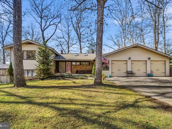 18900 WOODWAY DRIVE, ROCKVILLE, MD 20855