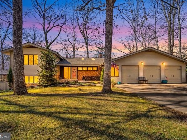 18900 WOODWAY DRIVE, ROCKVILLE, MD 20855