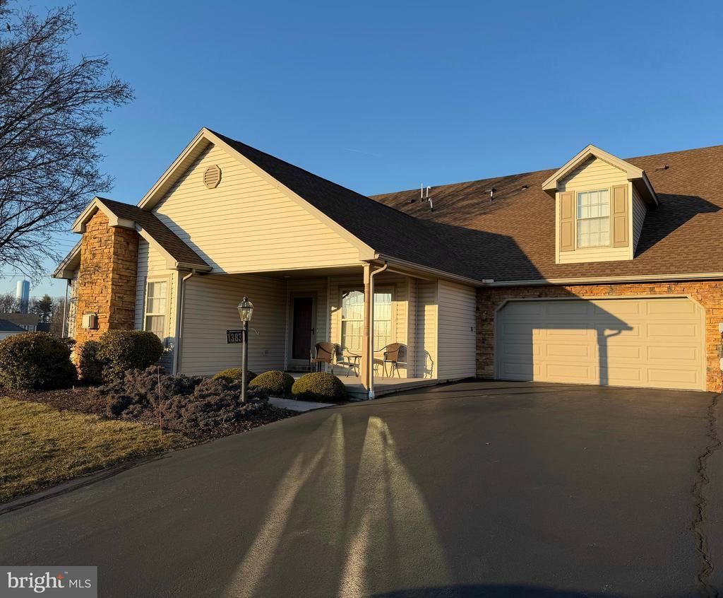 1383 Wellington Drive, Unit B2, York, PA 17408 Main Photo
