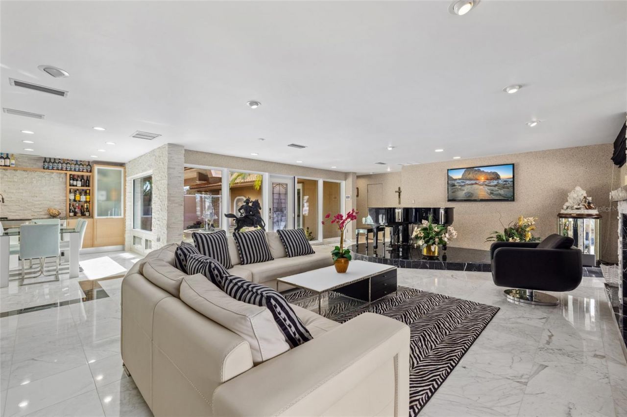 1749 Sandalwood Drive, Sarasota, FL 34231 Photo