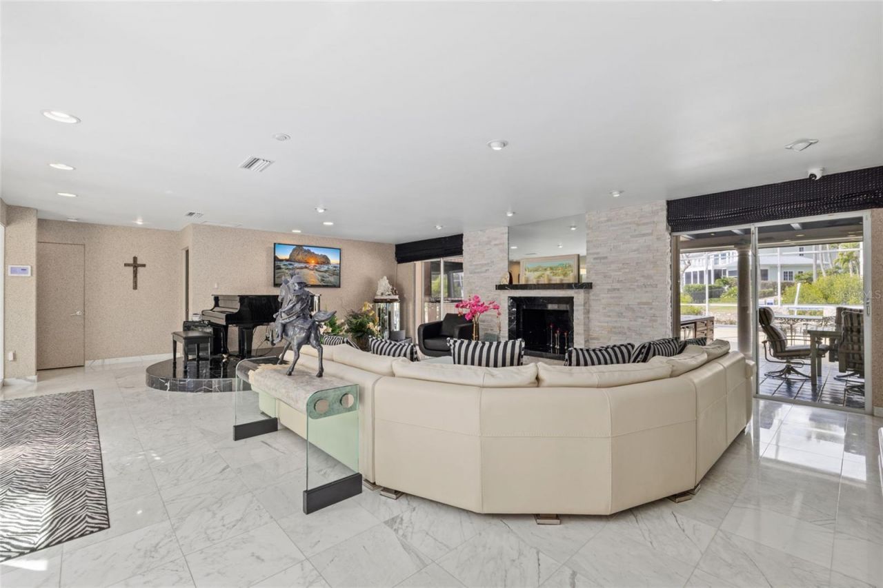1749 Sandalwood Drive, Sarasota, FL 34231 Photo