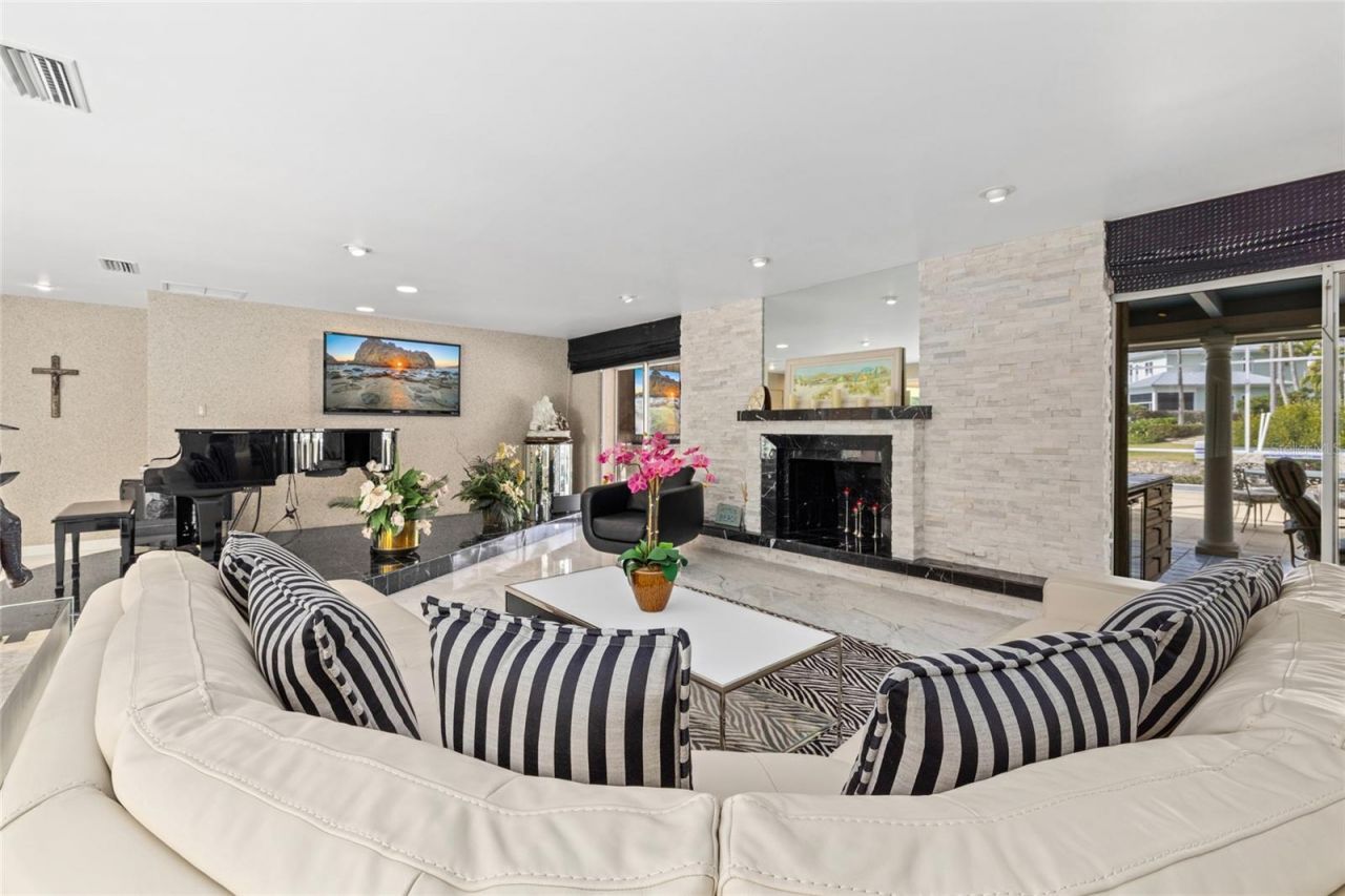 1749 Sandalwood Drive, Sarasota, FL 34231 Photo