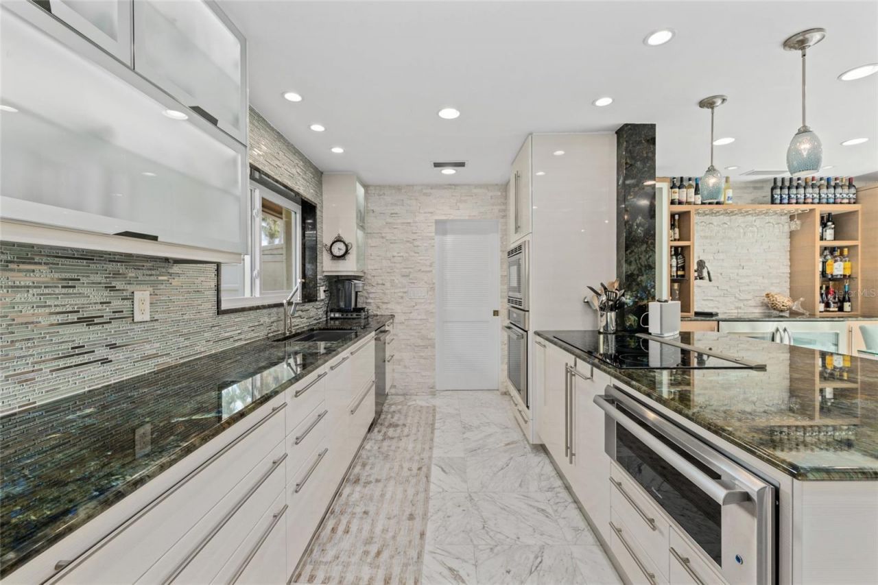 1749 Sandalwood Drive, Sarasota, FL 34231 Photo