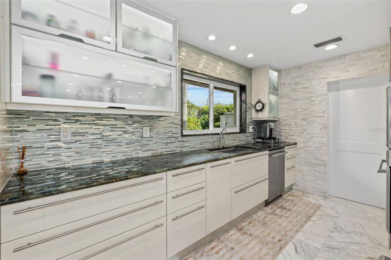 1749 Sandalwood Drive, Sarasota, FL 34231 Photo