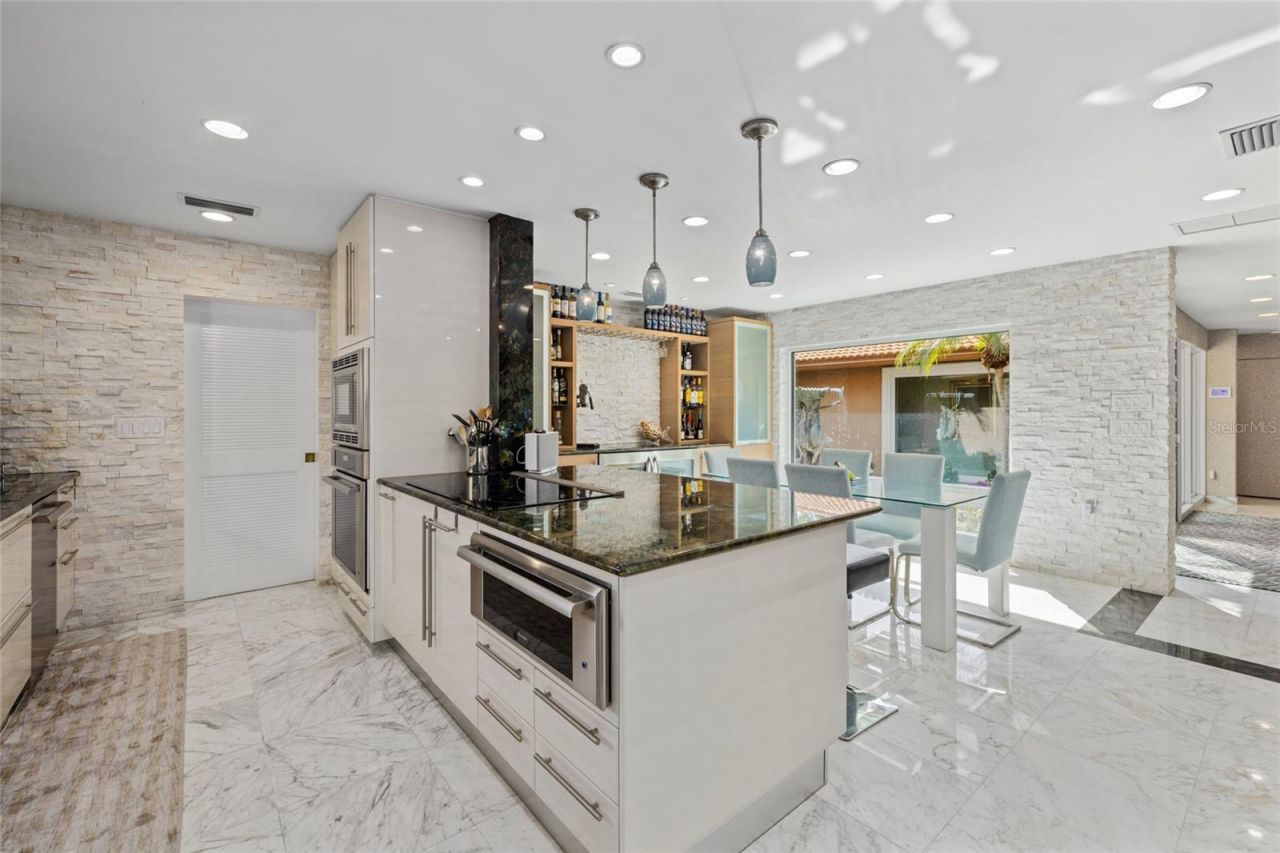 1749 Sandalwood Drive, Sarasota, FL 34231 Photo