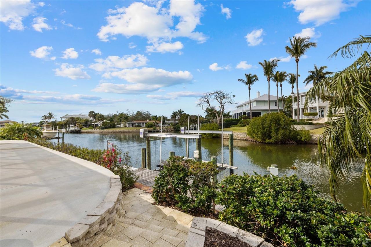 1749 Sandalwood Drive, Sarasota, FL 34231 Photo
