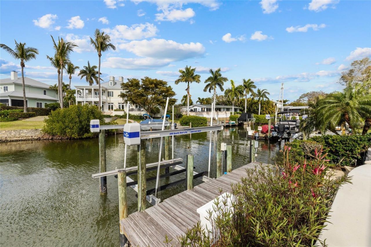 1749 Sandalwood Drive, Sarasota, FL 34231 Photo