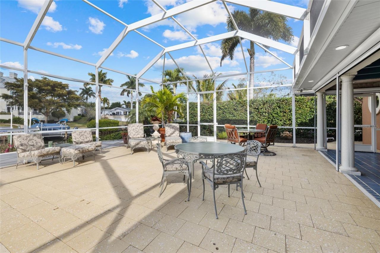 1749 Sandalwood Drive, Sarasota, FL 34231 Photo