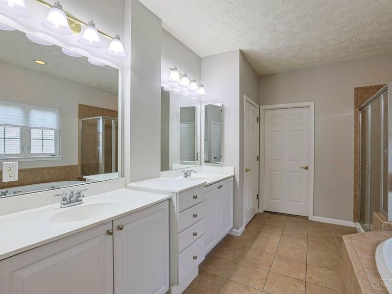 6793 Jennifer Lynn Drive, Cincinnati, OH 45248 Photo 20