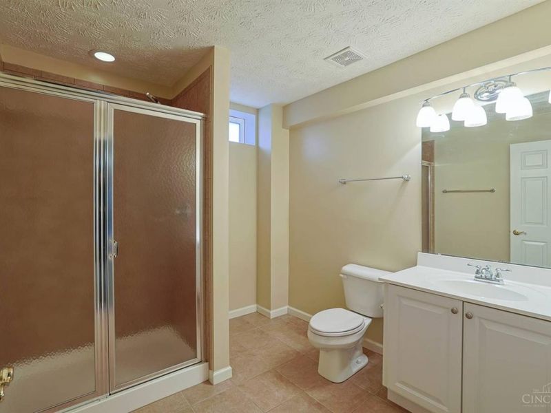 6793 Jennifer Lynn Drive, Cincinnati, OH 45248 Photo 38