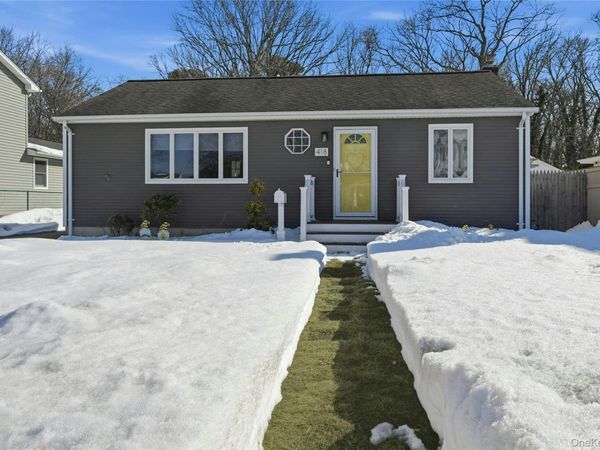 418 Old Farmingdale Road, West Babylon, NY 11704
