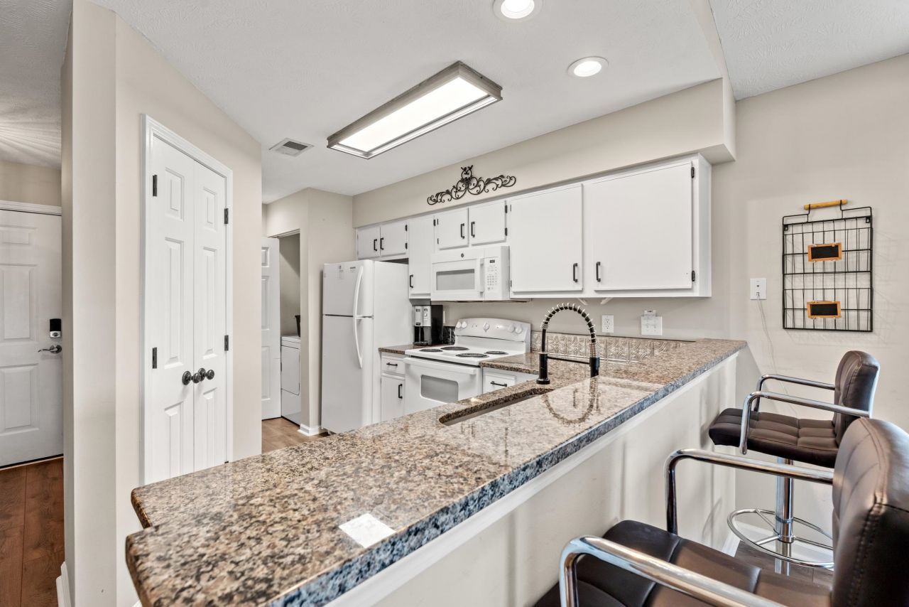 560 White River Dr. Photo 10