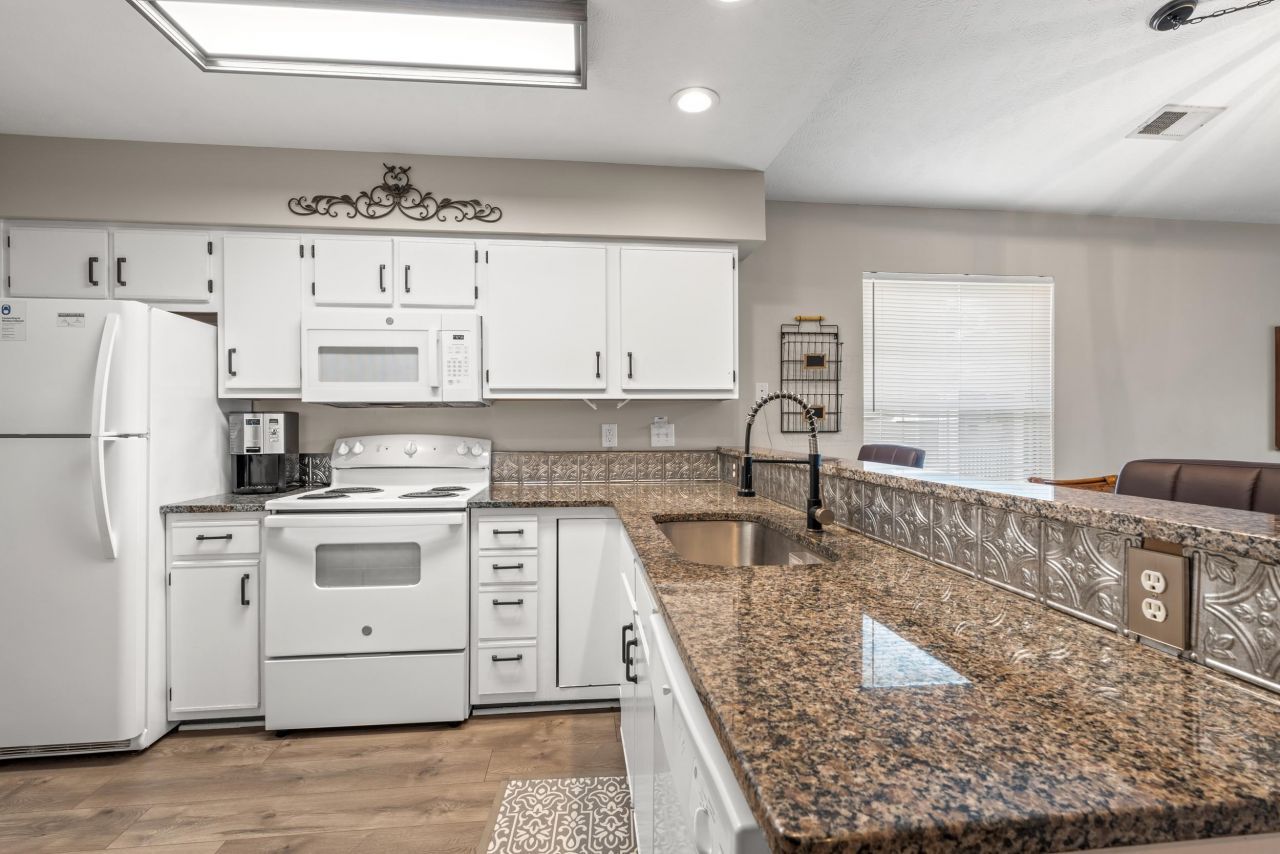 560 White River Dr. Photo 11