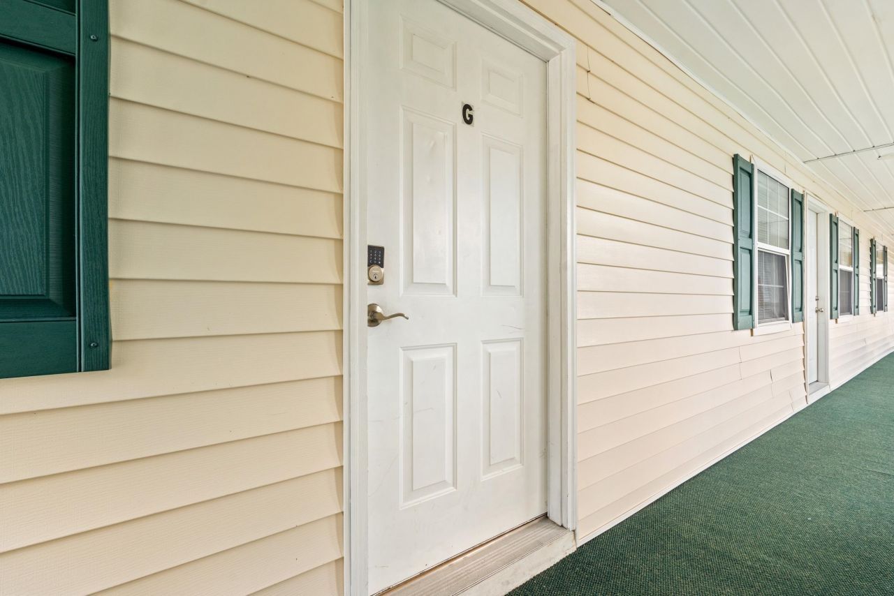 560 White River Dr. Photo 4