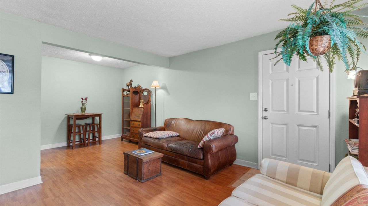 615 Carter Ln.  Photo 4