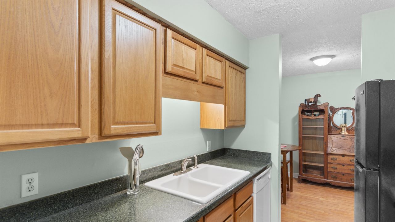 615 Carter Ln.  Photo 6