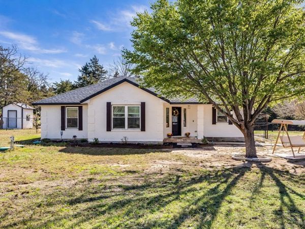 137 W Oak DR, Cedar Creek, TX 78612