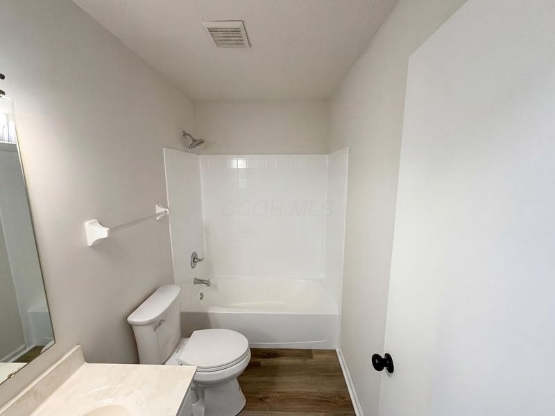 675 Scioto Meadows Boulevard , Grove City, OH 43123 Photo 8