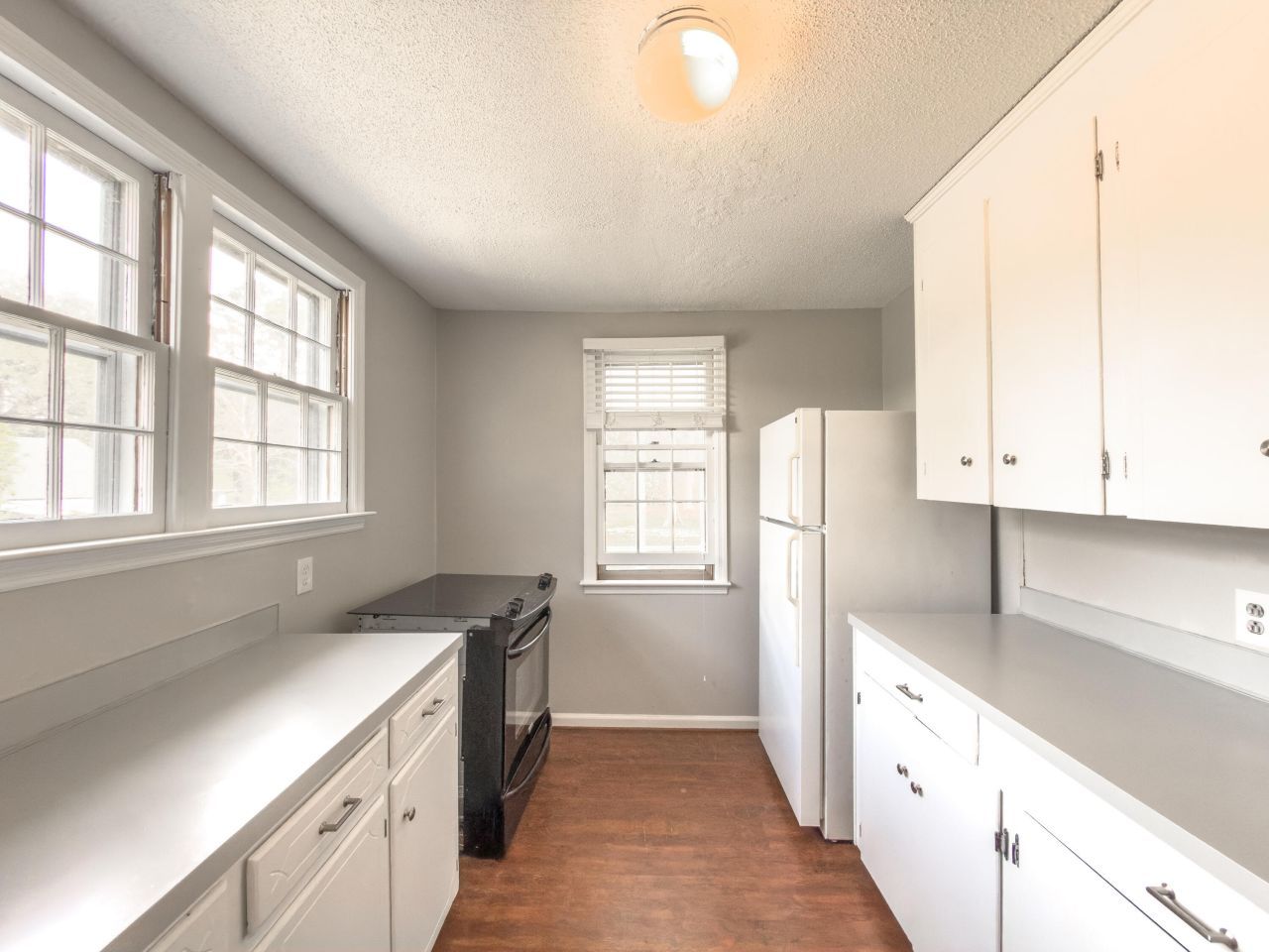 209 S Hampton Street Photo 10