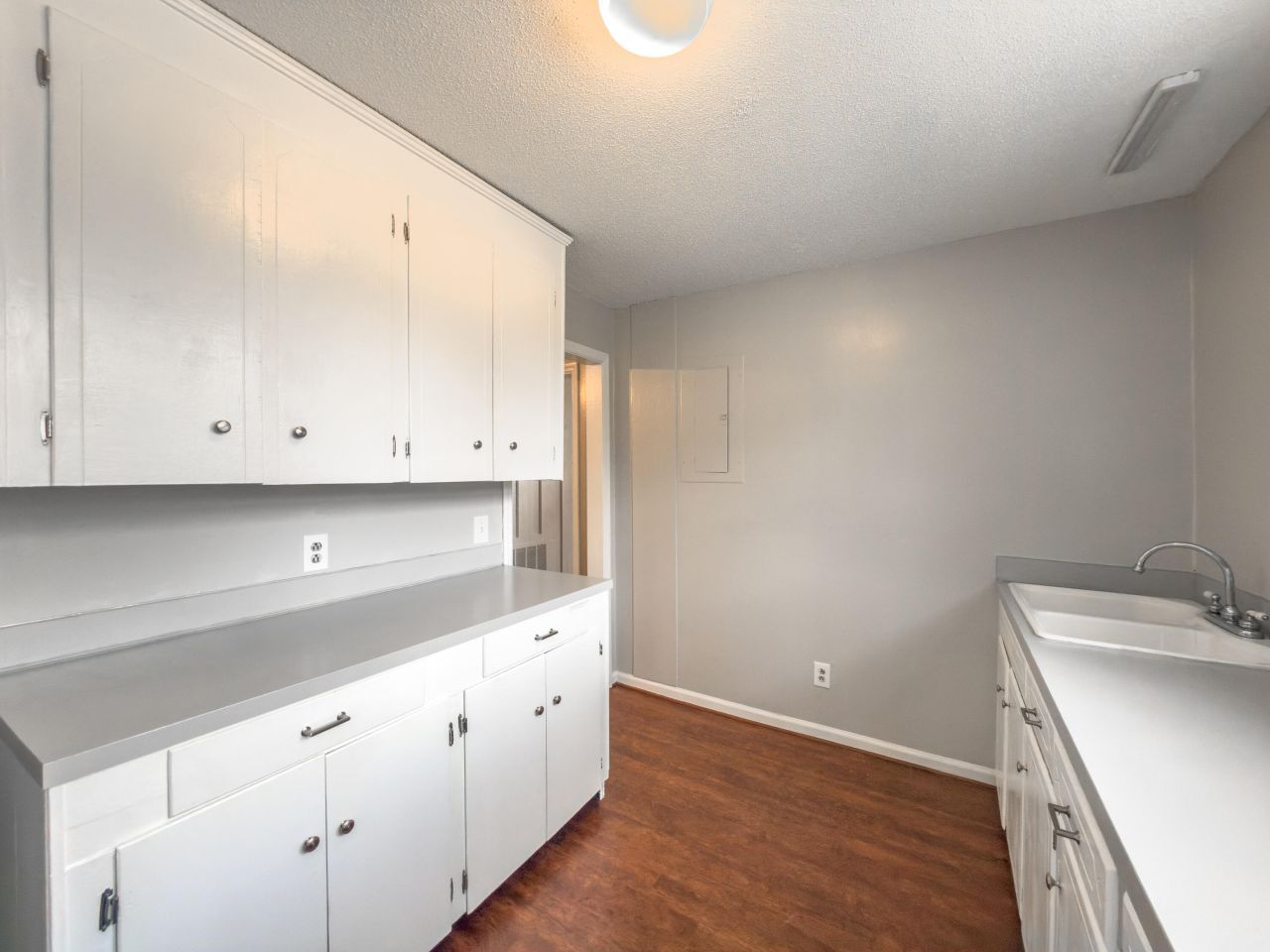 209 S Hampton Street Photo 11