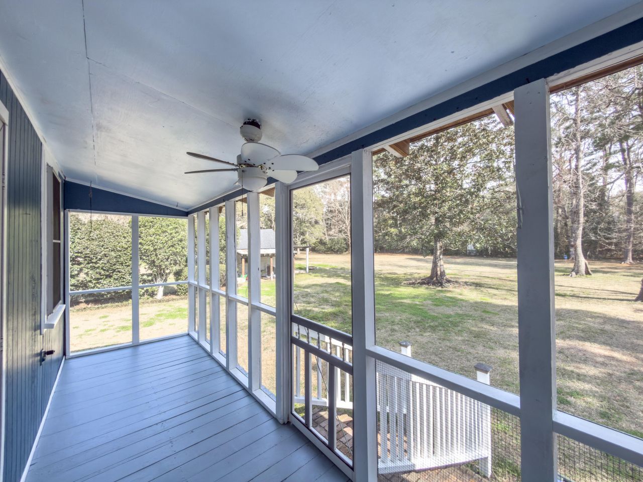 209 S Hampton Street Photo 15