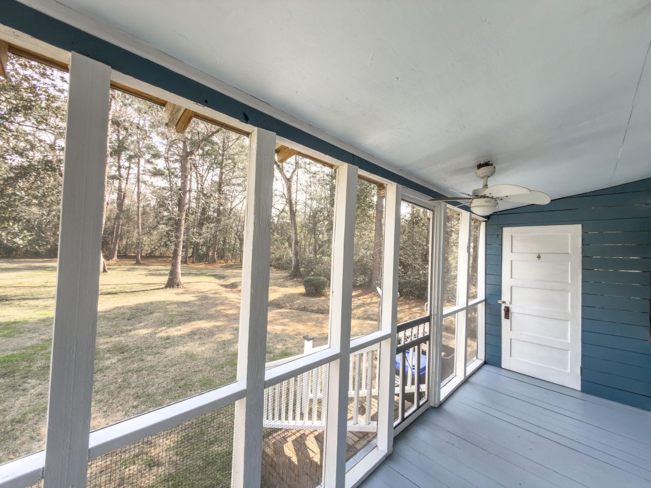 209 S Hampton Street Photo 16