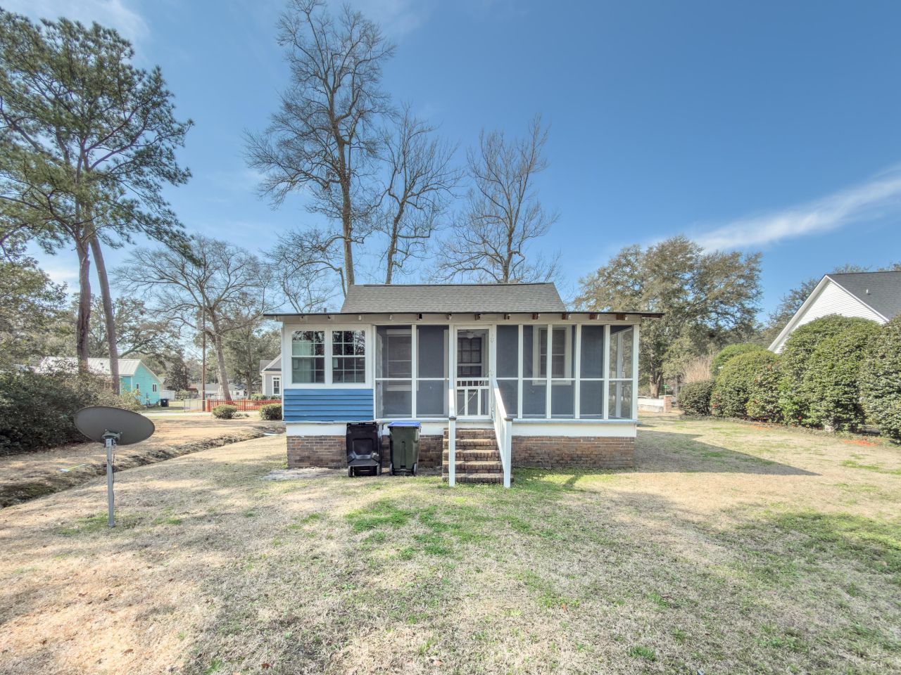 209 S Hampton Street Photo 17