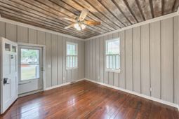 209 S Hampton Street photo 4