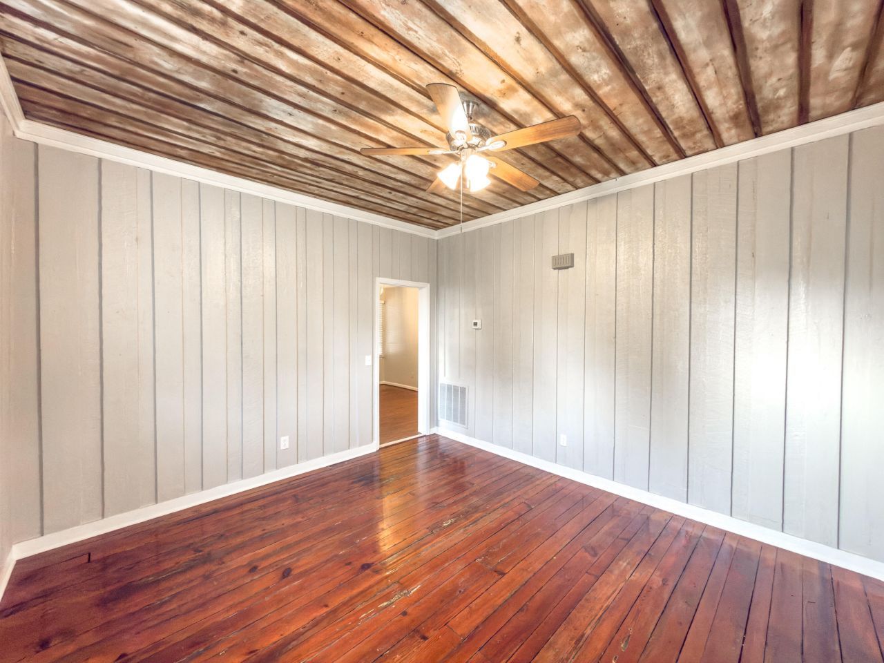 209 S Hampton Street Photo 5