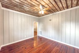 209 S Hampton Street photo 4