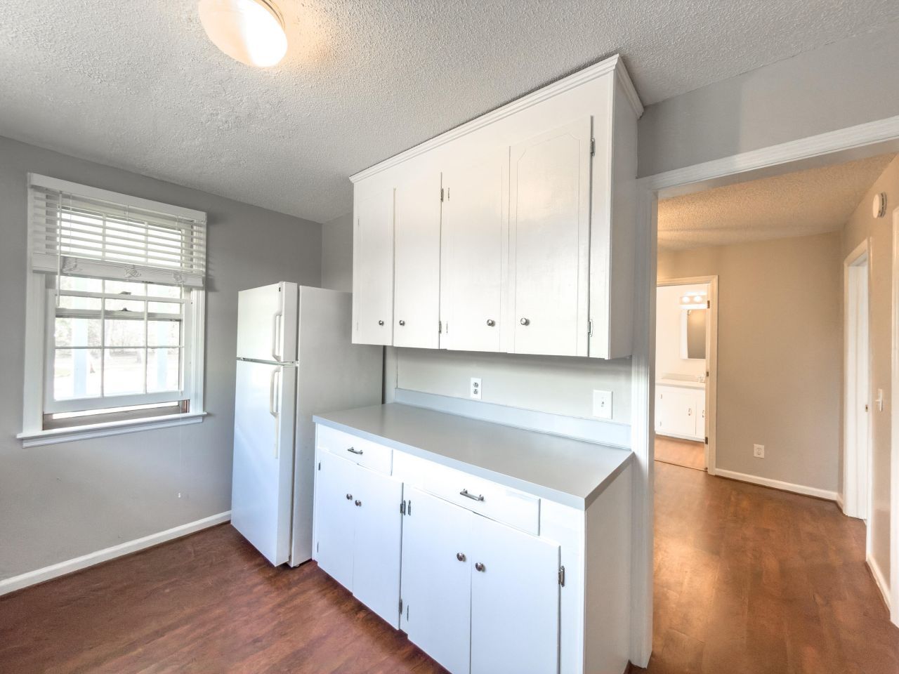 209 S Hampton Street Photo 9